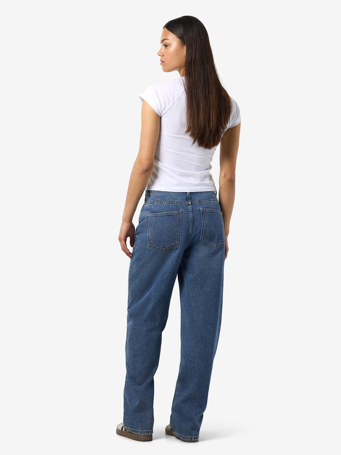 model_shot-front_full